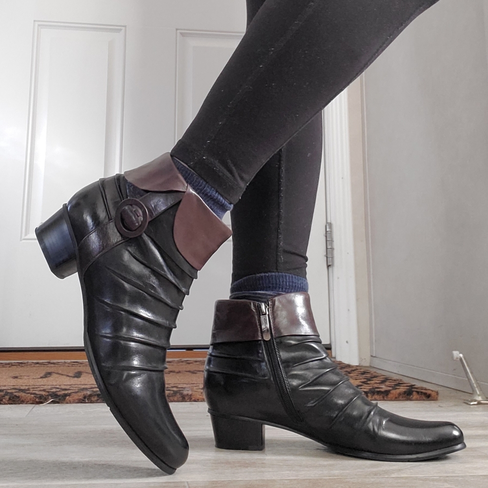 REGARDE LE CIEL Leather Booties